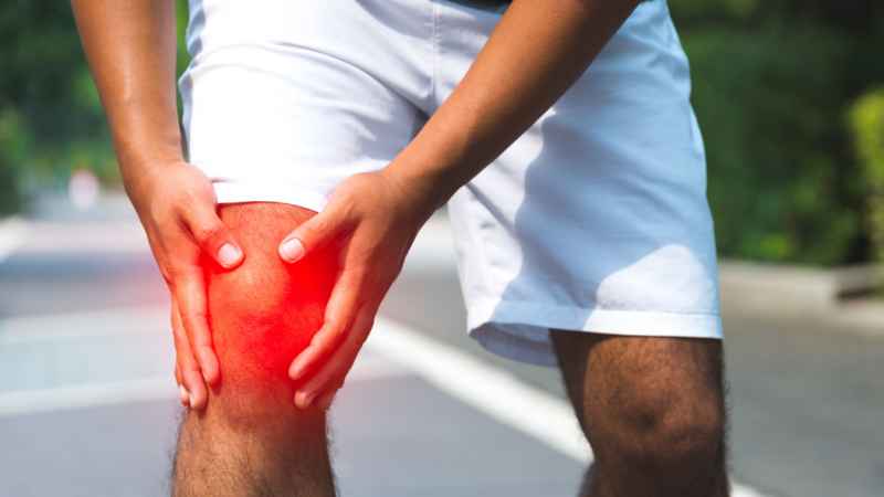 Dolore al ginocchio: cause, sintomi e quando usare le ginocchiere ortopediche