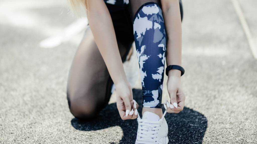 Le calze elastiche: strumenti preventivi e terapeutici per la salute delle gambe