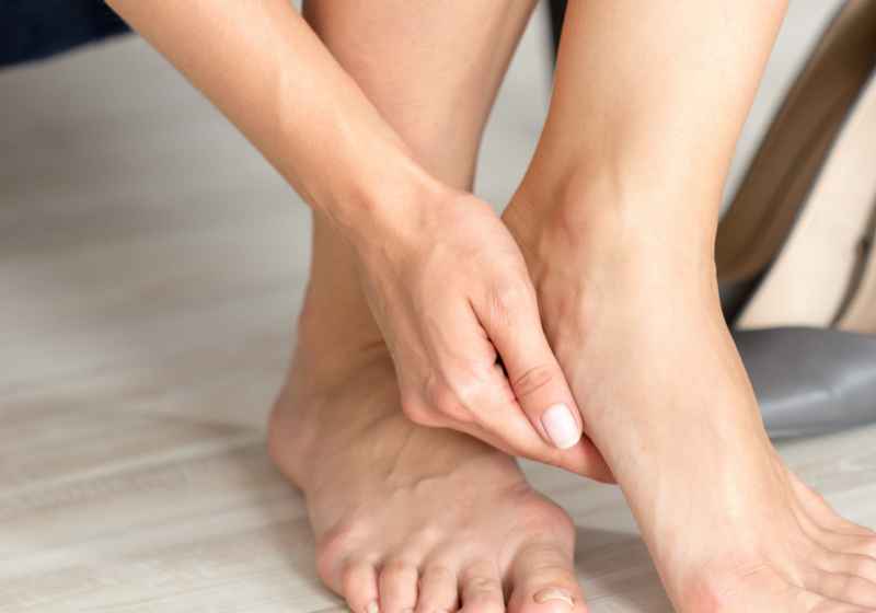 L'Alluce Valgo: Cause, Sintomi e Trattamenti